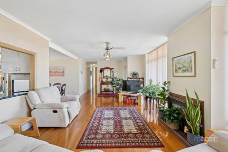 “Family home ready for you to move in” - Photo 4