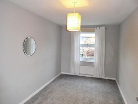 2 bedroom end of terrace house to rent - Photo 3