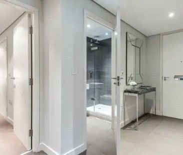 3 bedroom flat in London - Photo 6