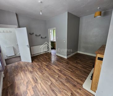 Price £650 pcm - Available Now - Unfurnished - Photo 5