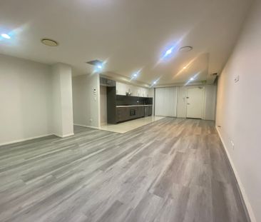 Modern 2-Bedroom Apartment in Prime Location - Photo 4