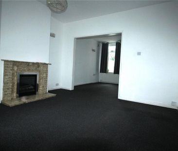 2 bedroom end of terrace house to rent - Photo 2