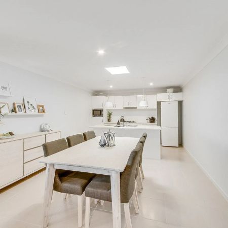 Spacious 4-Bedroom Family Home with Beautiful Outlook - Photo 2