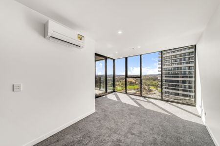 One bedroom apartment with modern living - Photo 2