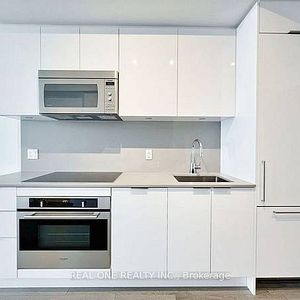 1 Bed & 1 bath - Yonge & Rich - Residences on Lombard - Photo 2