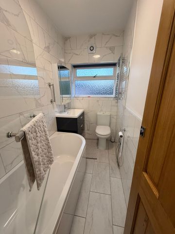 2 Bed Flat, Ilford, IG1 - Photo 2