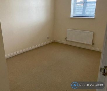 4 bedroom semi-detached house to rent - Photo 2