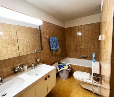 QUIET LOCATION WITH COZY LIVING ROOM - Photo 5