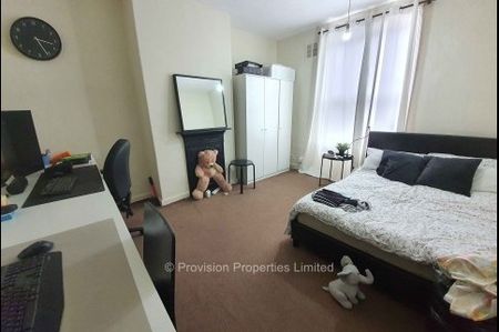 2 Bedroom House Hyde Park Leeds - Photo 5