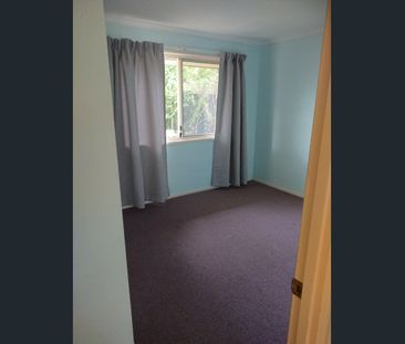 Large 4 bedroom home in quiet cul de sac - Photo 6