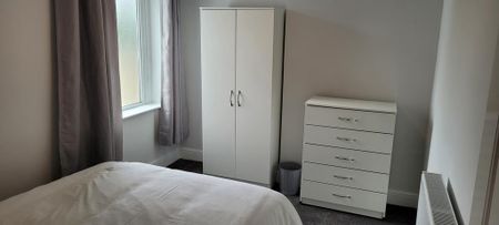1 bedroom in a house share to rent - Photo 3