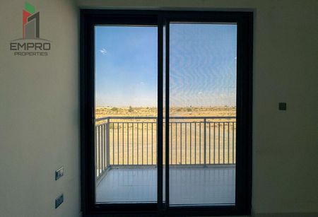 Vacant | Spacious | 3 + Maid corner - Photo 3