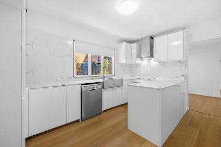 19 Noreen Street, Chapel Hill QLD 4069 - House For Rent | Domain - Photo 4