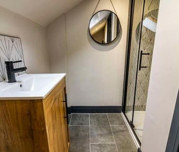 Bed En Suite Student House, LN5 - Photo 2