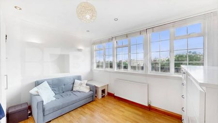 A spacious and well-presented studio flat available to rent in a quiet residential area within easy walking distance of Dollis Hill Underground Station (Jubilee Line) - Photo 2
