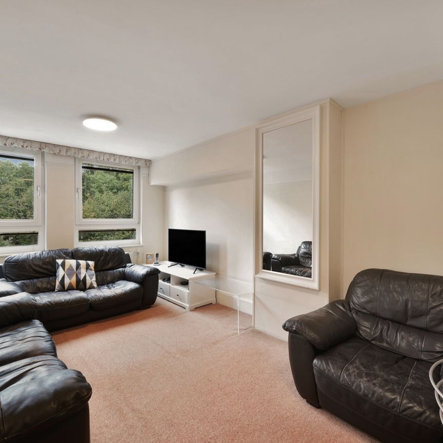 More Close, St. Paul's Court, Hammersmith, London, W14 - Photo 1