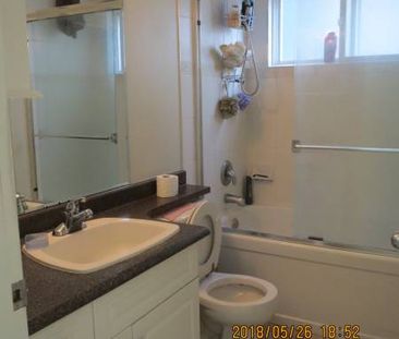 $800 / 1br - fully furnished on main floor, steps to UBC bus, Langara - Photo 4