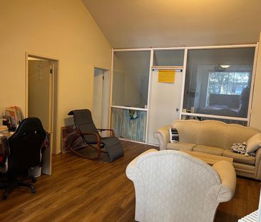 West Melbourne - Photo 2