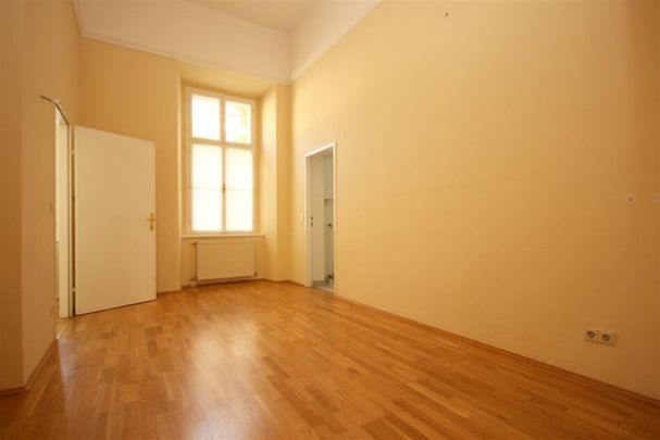 BADEN, BESTLAGE im ZENTRUM ! Altbau-Palais: ehemalige Miet - WOHNUNG auch sehr gut als Büro/Kanzlei nutzbar: mit kleinen eigenem Garten - GRÜN und RUHIG - Photo 1