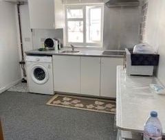 Studio Flat, Little Ilford Lane, E12 - Photo 1