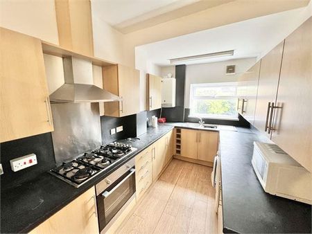 6 bedroom semi-detached house to rent - Photo 2