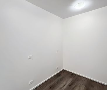 1 bedroom apartment in the central of Box Hill - Photo 3