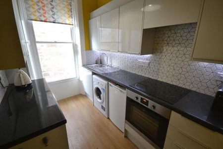 2 bedroom flat to rent - Photo 3
