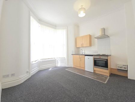 Studio to rent - Photo 2