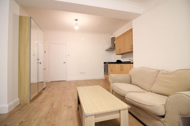 Chertsey Bridge Road, Chertsey - Photo 1