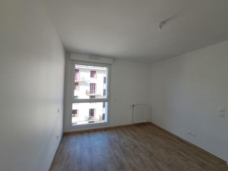 Location Appartement 2 pièces 45m² THONON LES BAINS 74200 - Photo 2