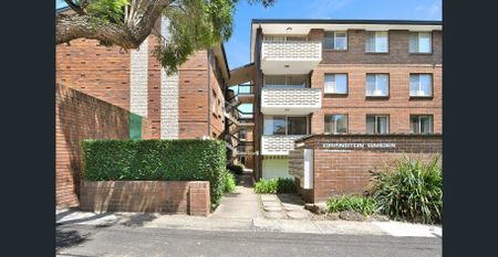 Spacious, Sun Drenched Apartment In A Brilliant Location - Photo 3