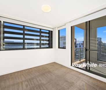 Spacious 3-Bedroom Apartment | with Abundant Natural Light - Photo 3