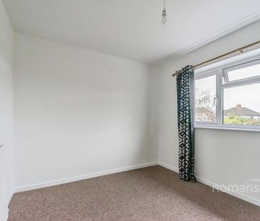 4 bedroom semi-detached house to rent - Photo 3
