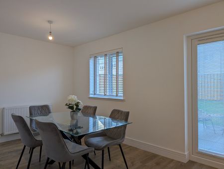 4 bedroom detached house to rent - Photo 4