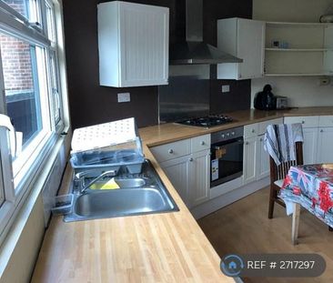 4 bedroom semi-detached house to rent - Photo 6