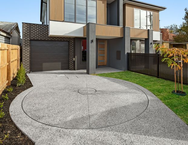 1 WEEK RENT FREE!!!Brand New Luxury Townhouse – Space, Style & Lifestyle in the Heart of Bentleigh East - Photo 1