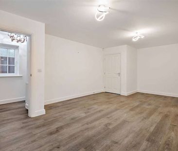 Three bedroom house with a driveway in a sought after village - Photo 3