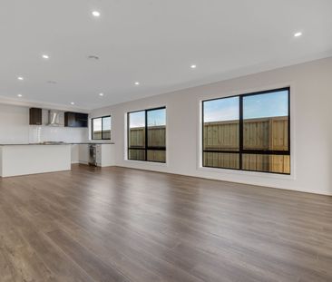 Modern Family Home - Photo 5