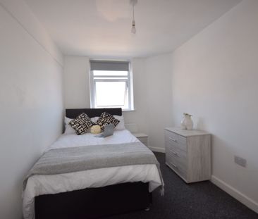 Double Room Opposite Avonmouth Station - Photo 2