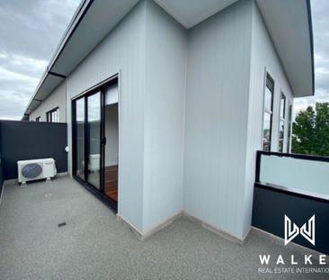 Modern Living Townhouse! - Photo 1