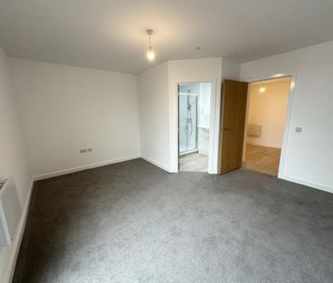 2 bedroom penthouse to rent - Photo 3