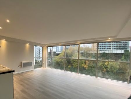 2 Bed Flat, South Hall Street, M5 - Photo 2