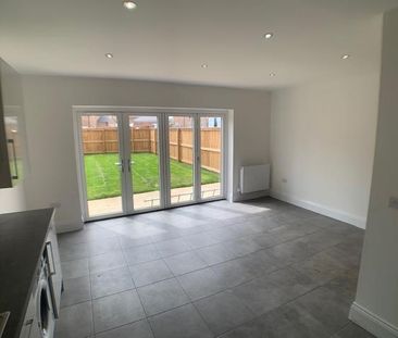 3 bedroom semi-detached house to rent - Photo 5