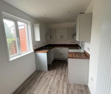 2 bedroom semi-detached house to rent - Photo 6