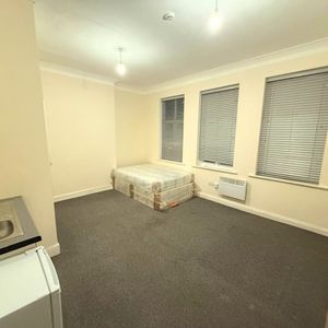 Studio Flat, High Street, HA3 - Photo 2