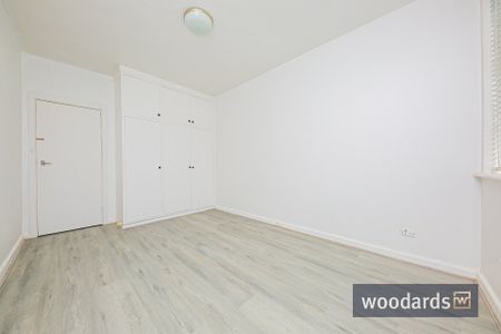 Spacious 1-Bedroom Apartment with Parking and Brand-New Floorboards in Prime South Yarra Location - Photo 2