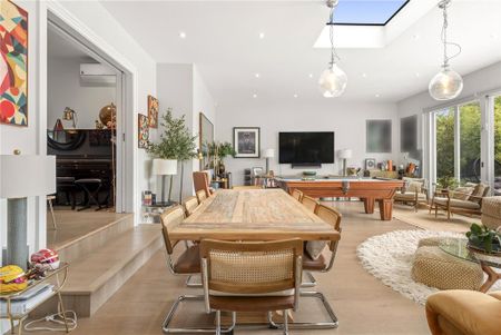 5 bedroom detached house to rent - Photo 2
