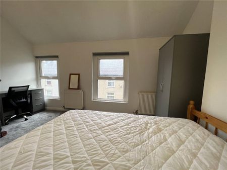 4 bedroom terraced house to rent - Photo 5