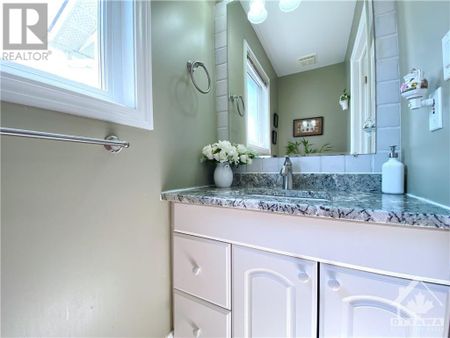 1698 KINGSDALE AVENUE - Photo 2