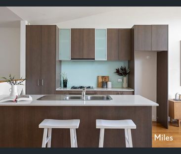 SUPERBLY APPOINTED EXECUTIVE TOWNHOUSE - Photo 5